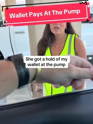 She was so distracted by my wallet she forgot to do her job!! #wallet #menswallet #rfidwallet #slimwallet #rfidblockingwallet 