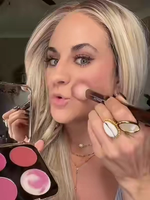 This cheek palette is wow gorgeous!! #blushpalette #cheekpalette #toofacedcosmetics #blush 