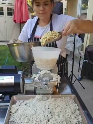 Respuesta a @tania96063  Molino para moler nixtamal para tortillas, molino para moler granos, electric corn grain #molino #tortillasdemaiz #grainmill #tiktokshopcreatorpicks #tiktokshopstockup 