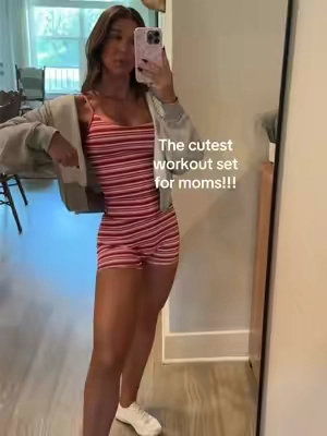 Obsessed with this striped workout set and I love that it has a full length top!!!!