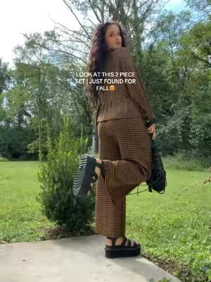 I’m 5’3 & 133 wearing a small in the color coffee🍂🤎