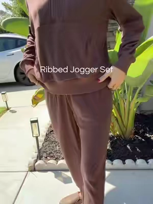 Fits tts with lots of stretch 🍂 @PrettyGarden #joggerset #loungewear #falloutfit 