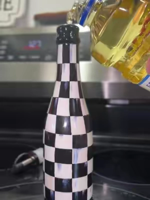 And she’s so pretty 🥹 #mackenziechilds #oilcruet #oildispenser #checkered #kitchendecor 