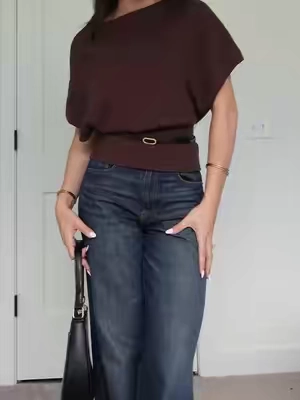 The cutest top for fall, would be perfect to wear to work! Looks so classy and elevated! I’m 5’4 wearing a size xs🤎 #shopcider #cider #falltops #classytops #officeoutfits 