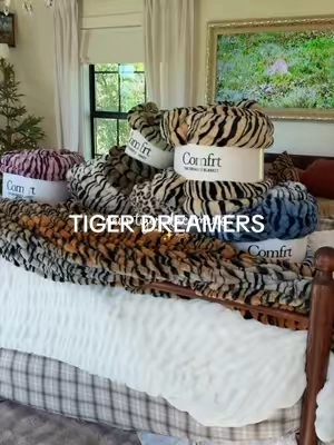 These are some wild prints, if you want me to tag you when the new blankets drop, lmk! ✨🐅🤎 @Comfrt 