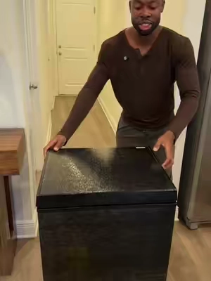 This chest deep freezer is a must have it’s lightweight & compact! #deepfreezer #freezer #kitchenmusthaves #tiktokshopstockup #tiktokshopfalldealsforyou 
