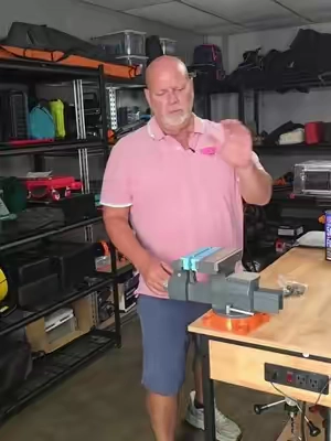 Heavy duty bench vise #vise #tools #workshop #garage #DIY 