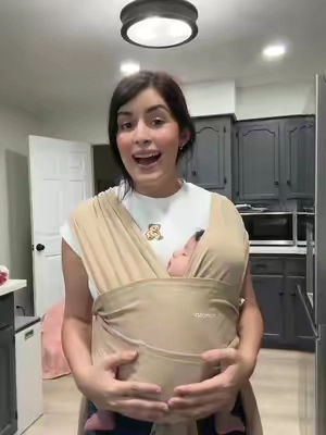 A Sofía le encanta estar en el fular❤️✨ 