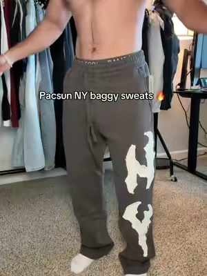 These pacsun baggy sweats are so tough #PacSun #BaggySweatpants #MensStreetwear #MensFashion #baggypants 