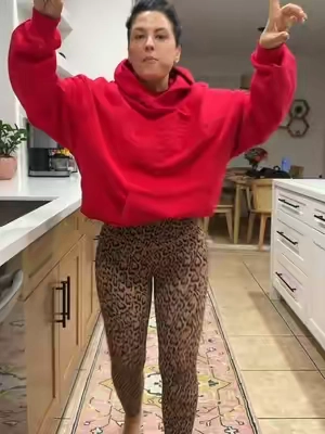 🐆 

#leopardprint #halaraleggings 