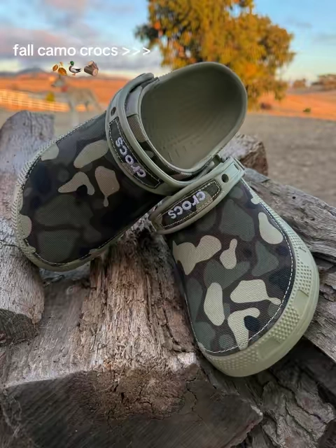 #crocs #crocsgang #camo #fallshoes #clogs 