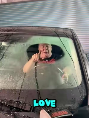 The oil film on the glass can easily lead to dangerous driving during heavy rainstorms and at night #car #carcleaning #carcare #Windshield #tiktok 