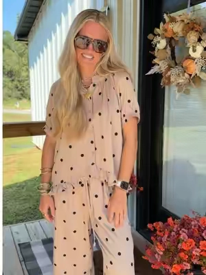 These 100 cotton polka dot pjs are PRECIOUS! So lightweight and comfortable and amazing quality! Perfect pajama set for fall #tiktokshopstockup #tiktokshopcreatorpicks #fallpajamas #pjset #pajamaset 