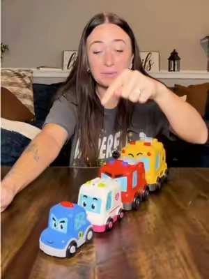 we loveeee an easy cleanup toy ❤️ #christmasgiftideas #giftsforkids #toycars #montessorimom 