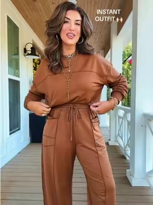 The perfect every day outfit uniform for all the busy gals like myself who don’t have time to put together an extravagant outfit. 👏🏻 Just throw her on and GO! #tiktokshopstockup #2piecesets #loungeset #comfyoutfits #sohochic 