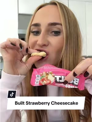 Yesssss strawberry cheesecake 🤤🍓 #builtbar #proteinbar #builtpuffbars #strawberrycheesecake #proteinsnack 