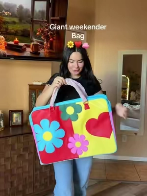 Oh I’m obsessed!!! #weekender #giantbag #travelbag #dollskill 