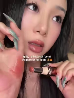 wait I love this #judydoll #judydollstayshinelipstick #falllipstick #nudelip @Judydoll US 