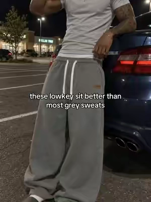 the fit is there #sweatpants #widelegpants #baggypants #streetwear #OOTD 