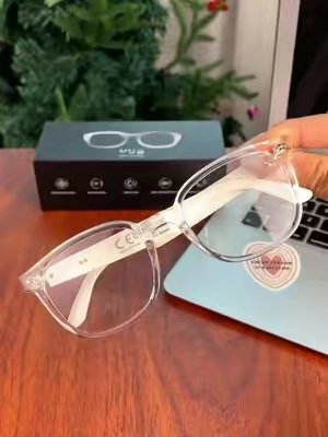 Sunglasses, music, and calls all in one! 🕶️🎶📞 These VUB smart glasses are amazing: they have built-in speakers, blue light blocking for when you're on screens, and polarized lenses that automatically darken depending on the sunlight ☀️🕶️ #SmartGlasses #LentesInteligentes #TechGadgets #TikTokShopFinds #Tecnologia