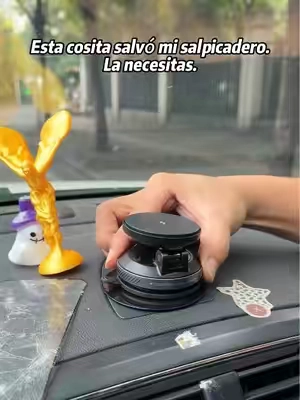 Tu móvil se carga solo. Sin cables. En el salpicadero. 📱⚡
 Cargador Lamicall 15W MagSafe USB-C para coche.
 Ventosa de vacío + soporte magnético. Doble puerto.
 Carga inalámbrica rápida. Compatible con iPhone 17 Pro Max, 16, 15, 14.
 Se pega a cualquier superficie lisa. Sin cables. Sin caídas.
 Enlace en la bio 🧲#TikTokShopStockUp#CargadorCoche#CargaInalámbrica #CargaRápida #AccesoriosCoche