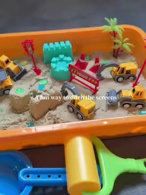 Keeping little hands busy and off the screens! They also have like 7 different sensory bins to choose from!  #sensorybin #sensoryplay #handsonactivities #screenfreeplay #kineticsand 