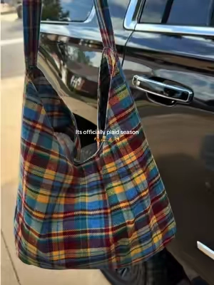my fav time of the year 🍂✨ #plaid #shoulderbag #retrobag #bagsforwomen #falldealsforyou 