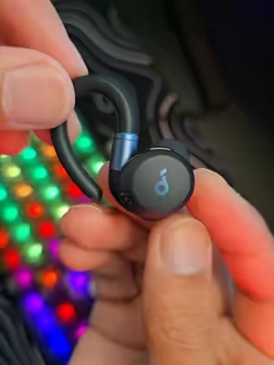 Soundcore Sport X20 workout earbuds with adjustable ear hooks, active noise cancelling, deep BassUp sound, and a lightweight secure fit for gym, running, and HIIT. IP68 waterproof and sweatproof earbuds with SweatGuard protection and up to 48 hours of playtime for everyday workouts and training. #soundcoresportx20 #workoutearbuds #gymearbuds #noisecancellingearbuds #wirelessearbuds 