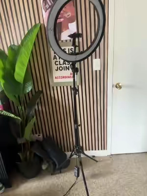 Me and this ring light been rocking since 2018. My girl still standing if you want to start with something @@neewerofficialis the best light to start with ##ringlight##neewer##longlasting##contentcreator##microinfluencer