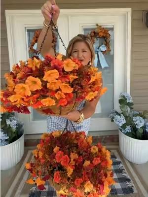 If you’re decorating your porch for fall! #fallflowers #tiktokshopblackfridaysale #tiktokshopfalldealsforyou #tiktokshopstockup #hangingbasket 