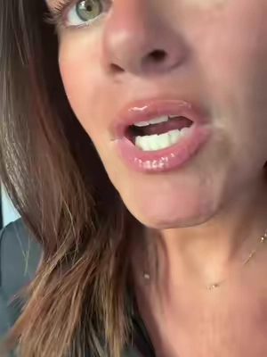 Needle-less 4D volumizing lip treatment. Hydrates, glosses and plumps without the sting! #lipplumper #lipplumpergloss #lipgloss #drmtlgyskincare #drmtlgy 