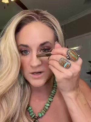 If ‘lifted, bright and snatched’ is the goal… @tarte cosmetics #concealer #snatched #tartecosmetics 