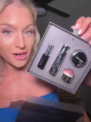 Brand new limited edition @MERIT Beauty Winter Eye & Cheek Set!!! SO GORG! 🖤 #meritbeauty #meritbeautyblush #cleanmakeup #cleanbeauty #holidaymakeupset 