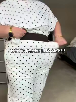 This plus size polkadot thumbs up to size 5X and it's the perfect two piece set for fall since it has long pants! It's oversized and very plus size friendly! #tiktokshopstockup #plussize #plussizeclothing 