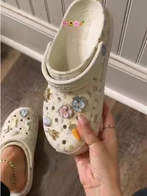 these are genuinely ADORABLE. #crocs #florencebymills #florencebymillscrocs #newcrocs 