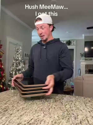 Holiday hosting made easy. Much better than chaffing dishes or roll out warming trays #creatorsearchinsights #holidayhostingideas #hosting #KitchenHacks #foodwarmingmat @FEPPO.Home-Emma💫 @FEPPO 