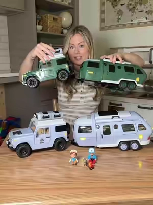 My toddler has not stopped playing with these ever since we got it out of the box 👏🏻 #toddlertoys #preschoolertoys #indepedentplay #montessorimom #montessoritoddler 