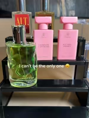 I’m so glad they have this perfume tray 🙌🏽🙌🏽 #perfumetray #perfumeorganizer #organization 