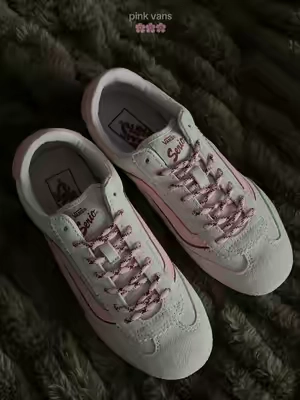 A girl and her pink sneakers 🤭🌸💕 @vans  #sneakers #vans #pinksneakers #shoes #falldealsforyou 
