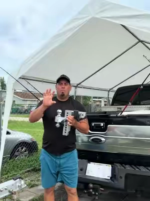 ¡Si tienes trailer, RV o ATV, mira esto! Este enganche VEVOR ajustable trae 3 bolas de diferentes medidas y hasta 8" de ajuste de altura. Además, incluye seguro antirrobo y soporta hasta 18,500 Ib de capacidad de remolque. Una sola pieza para diferentes necesidades. #tiktokshopstockup #(toolupgrade VEVOR Carbon Stee #TrailerLife #Towing #RVLife
