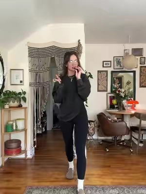 My favorite fall hobby is never leaving the house 

#cottonclothing #naturalfibers #longsleeveshirt #elevatedbasics #casualoutfit 