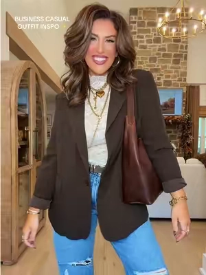 A little edgy twist on a business casual look because who says business casual has to be boring?!?! 👏🏻 #businesscasual #workwear #corporatebaddies #OOTD 