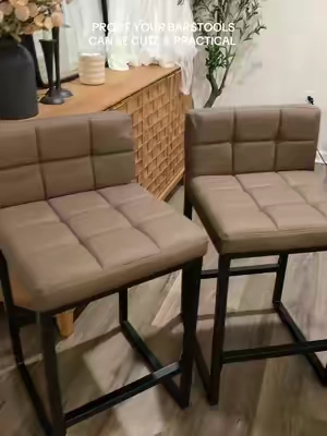 So modern & pretty 🤎 #barstools #homedecor #kitchendecor #kitchenaesthetic #barstool 