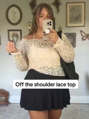 The most stunning lace tops everrrr #lacetop #curvyfashion #laceblouse #midsizefashion #OOTD 