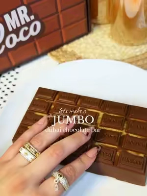 I added a drizzle of honey in my kataifi to push it in a baklava direction 😜 @Mr. Coco #dubaichocolate #tiktokshopfalldealsforyou #dubaichocolatebar #cookingasmr 