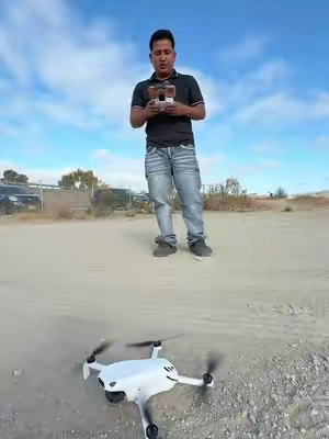 Drone para grabar video drone para hacer vuelo arriba grabar video grabar fiesta cumpleaños o cual cualquier evento #drone #bueno #barato #en #TikTok 
