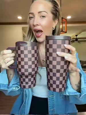 I am obsessed with frost buddy’s and this mocha checkered print for fall 🫶🏼#frostbuddy #coffeemug #coffeetiktok 