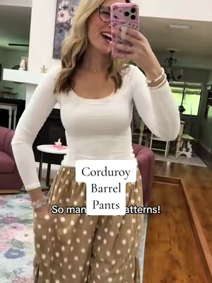 The comfiest corduroy barrel pants for fall and winter! I went true to size for an oversized fit. 5’7” 140 in a medium. @UEU 