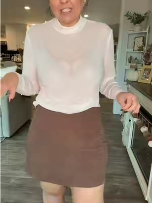 This corduroy skirt is fall perfect #skirt #curvyfashion #tiktokshopstockup @Halara_official 