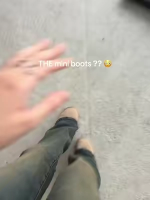 ur kidding #fallshoe #tiktokmademebuyit #comfyboots #miniboots 